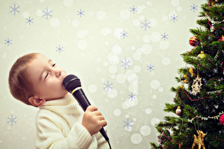 Singendes Kind Weihnachtsbaum