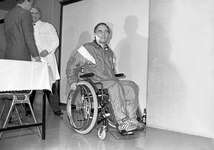 Wolfgang Schäuble im Rollstuhl