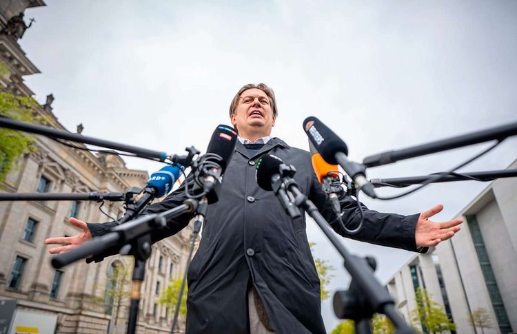 Maximilian Krah, AfD-Spitzenkandidat zur Europawahl, in massiven Erklärungsnöten.