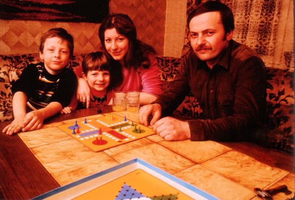 Wie-zwei-Familien-mit-einem-selbstgebauten-Ballon-aus-der-DDR-gefl-chtet-sind