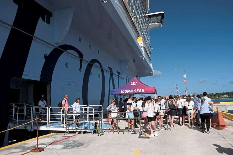 Kreuzfahrtschiff, Hafen, Passagiere