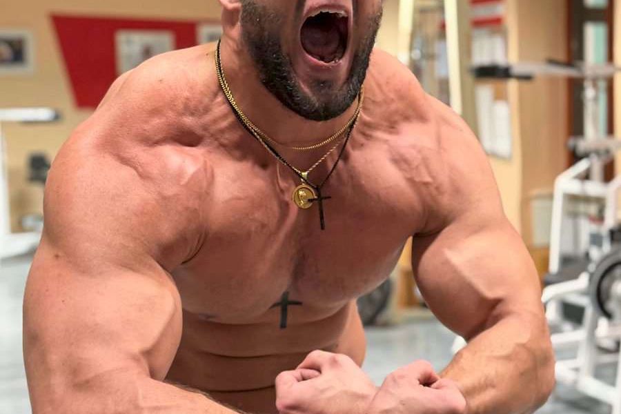 Aaron Fara, Wrestler in spe, betete: 