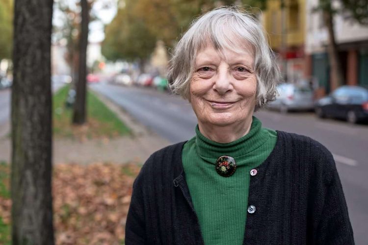 Elke Erb wuchs in der DDR auf und lebte nach der Wende in Berlin. Ebendort starb sie am Montag 85-jährig.