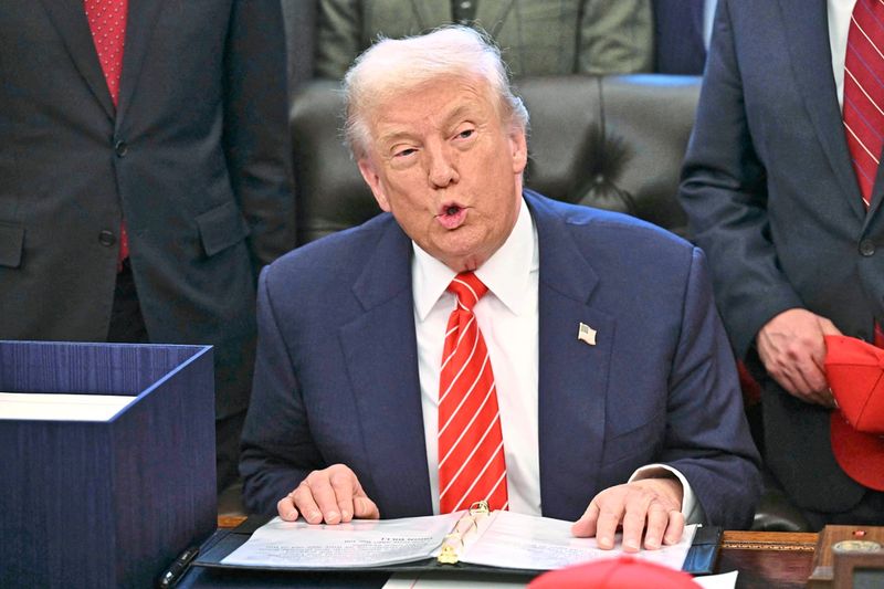 "Wissen Sie, warum Sie nie lächeln?": Trump attackiert CNN-Reporterin im Oval Office