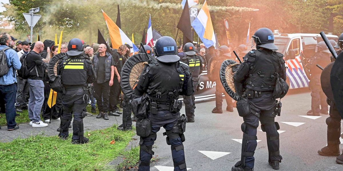 Gewaltsame Zusammenstöße bei rechtsextremer Demonstration in Den Haag