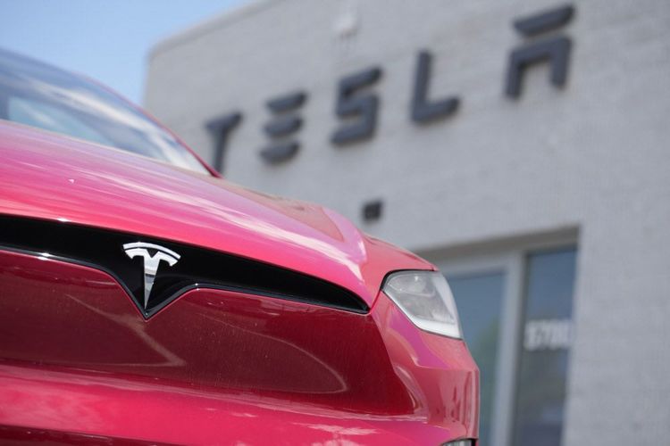 Tesla Innenraumfilter beim Model S und X selbst austauschen 