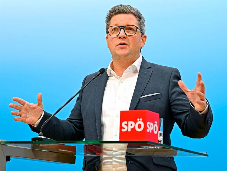 Oberösterreichs SPÖ-Landesparteiobmann Michael Lindner am Rednerpult