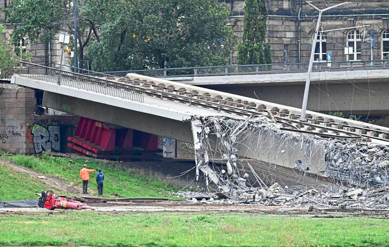 Weiterer Abschnitt der Carolabrücke in Dresden eingestürzt