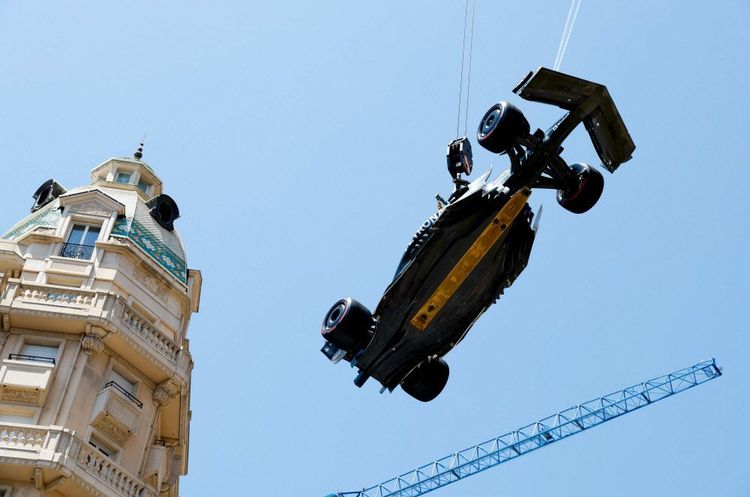 Der Unterboden von Mercedes zum Vergleich.