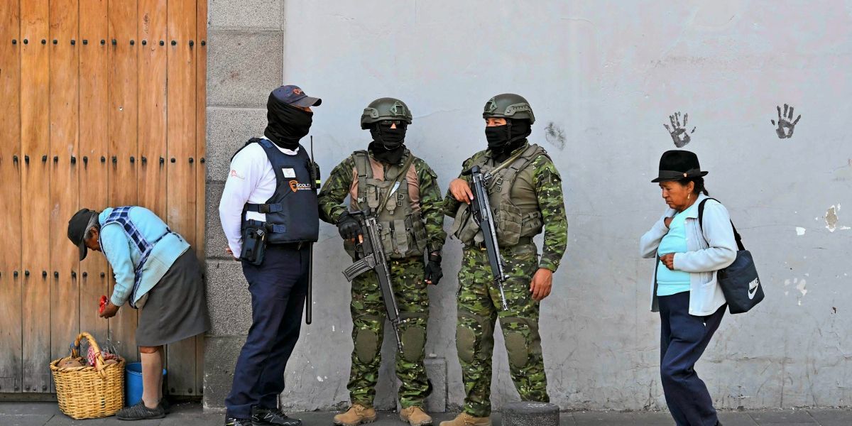 Ecuadors Polizei sprengte Kokain-Versteck
