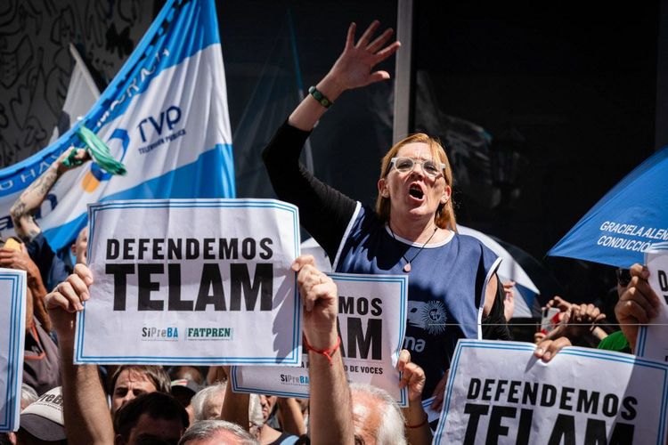 Proteste gegen die Schließung der argentinischen Nachrichtenagentur Telam.