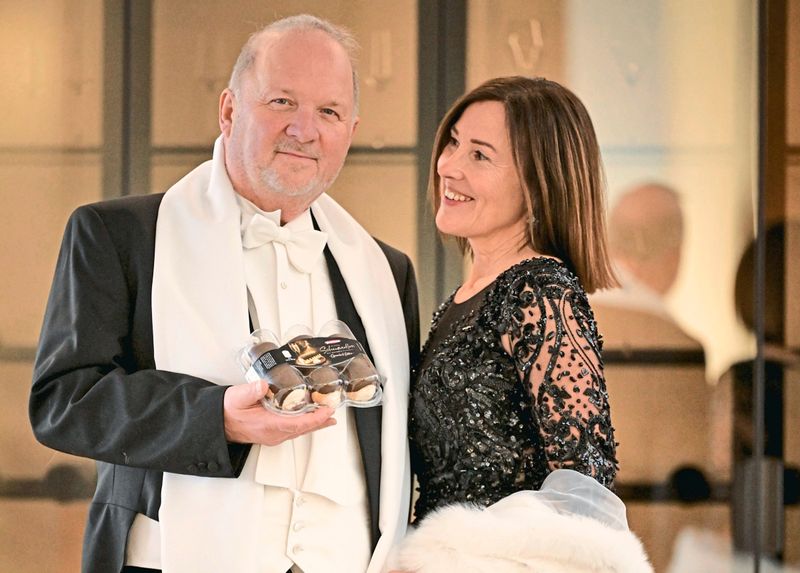 Schaumrollenkönig Guschlbauer tritt mit Opernball-Stargast in Lugners Fußstapfen