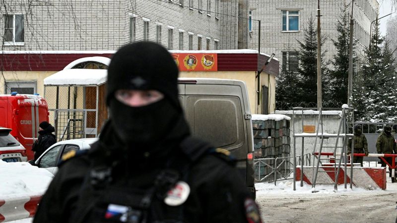 Militärgebäude bei St. Petersburg eingestürzt