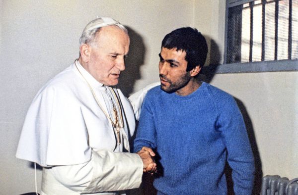 Papst-Attent-ter-reiste-zu-Besuch-Leos-XIV-in-Westt-rkei-wurde-von-Beh-rden-entfernt