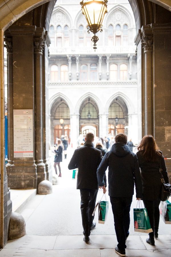 Zwei Arbeitgeber. Zwei Welten. - Karriere - derStandard.at › Karriere