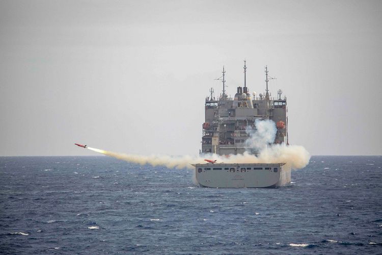 Im Rahmen einer Übung startet ein Schiff der US Navy Anfang April 2024 eine Drohne.