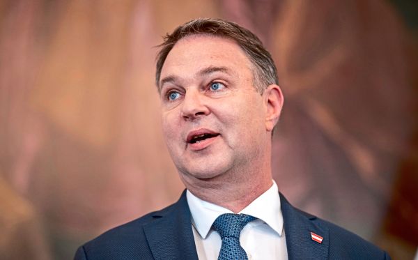 Vizekanzler-Babler-kann-sich-beim-Waffenrecht-gr-ere-Schritte-vorstellen