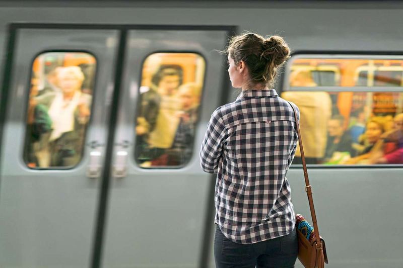 Berliner Grüne fordert Frauenwaggons für U-Bahnen. Auch eine Idee für Wien?