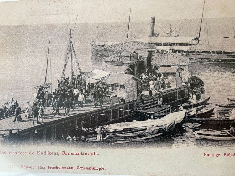 Eine Ansichtskarte von Fruchtermann aus Konstantinopel, 1903: Die Schiffsanlegestelle in Kadiköy