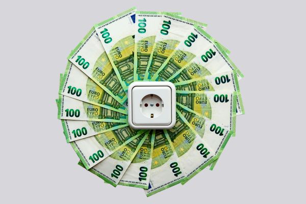 Die-Strompreise-m-ssen-runter