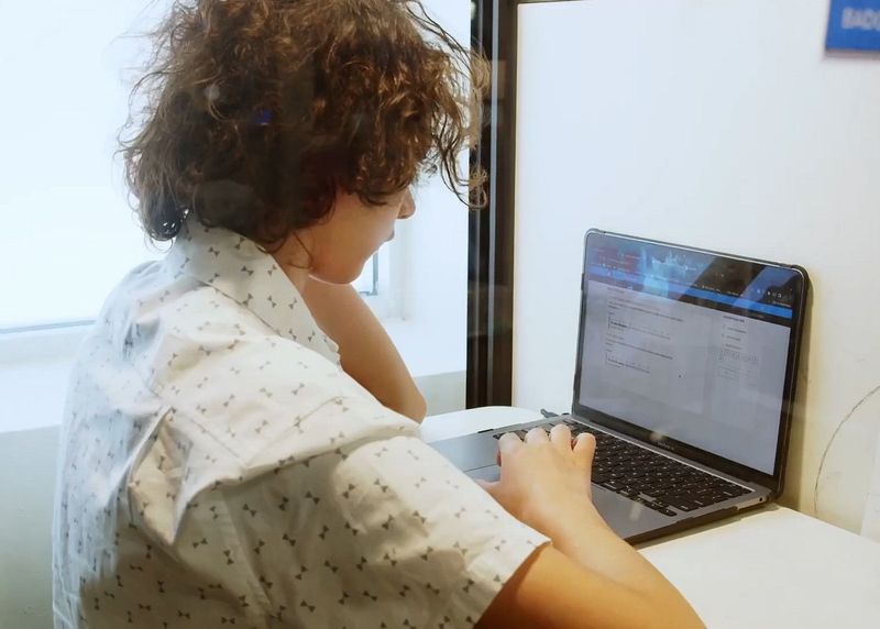 Kaputte Fragen, geklaute Inhalte: Erste KI-getriebene Schule wirft Fragen auf