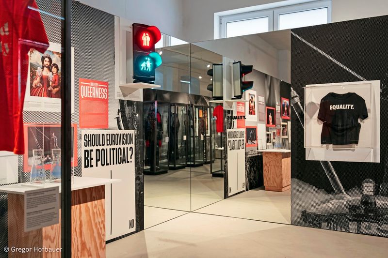 Eine Geschichte der Sichtbarkeit: Ausstellung zur queeren Kultur des ESC