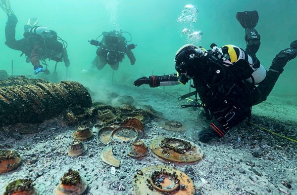 Ausgezeichnet-erhaltene-r-mische-Fundst-cke-in-Schweizer-See-entdeckt