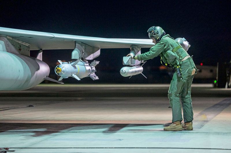 Briten und Franzosen bombardieren Syrien