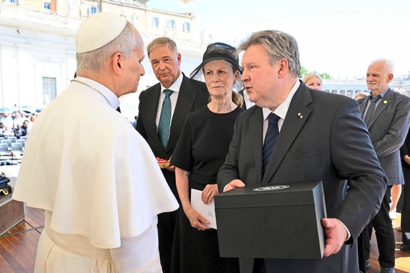 Ludwig und Ruck bei Generalaudienz mit Papst Leo XIV.