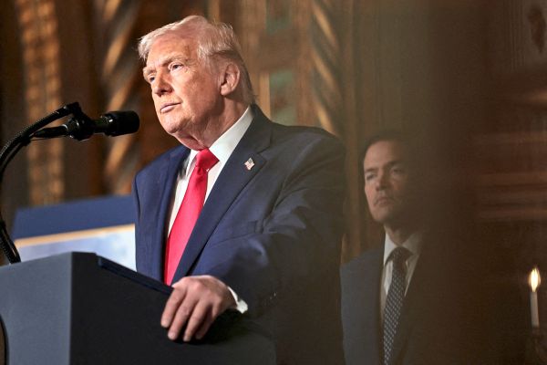 Trump-ruft-Berichten-zufolge-weltweit-Diplomaten-der-Biden-ra-zur-ck