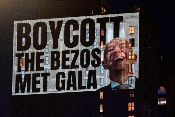 Urin-Protest-gegen-Jeff-Bezos-bei-Met-Gala