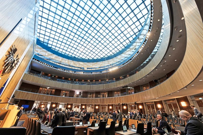 Nationalrat zum Jahresauftakt: Deutsch in den Ferien, Lotto für Kassenzettel verzögert sich