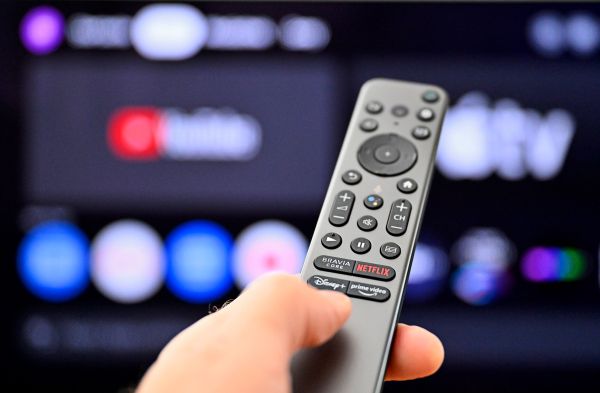 -Verbrenn-deinen-Fernseher-Der-KI-Wahnsinn-im-Wohnzimmer