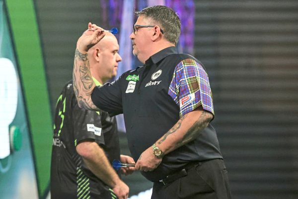Darts-Anderson-gewinnt-WM-Duell-der-Ex-Weltmeister-gegen-van-Gerwen