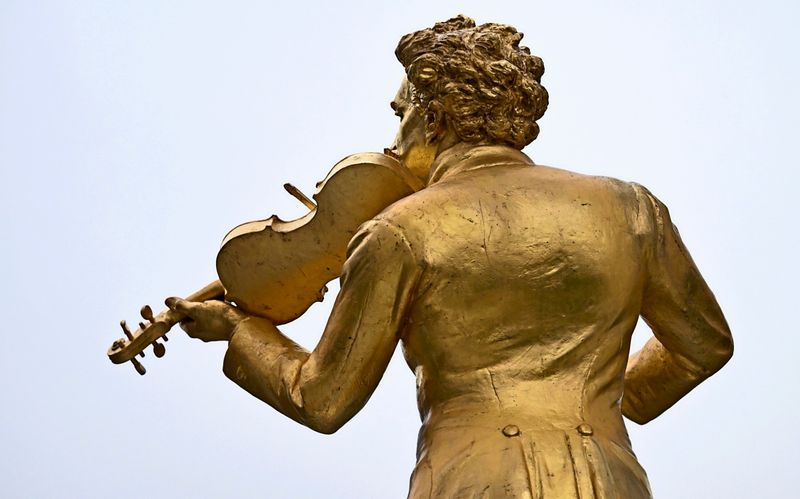 Tu felix Austria musiziere! Wie die Habsburger mit Märschen und Walzern regierten