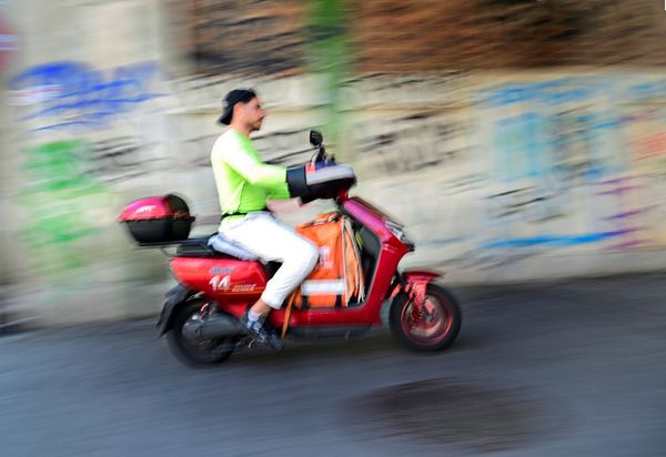 Die-Folgen-der-E-Moped-Novelle-f-r-H-ndler-Fahrer-und-Kommunen