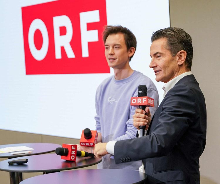 Ö3-Moderator Philipp Hansa (links) wirbt für Raiffeisen, was dem von ORF-Chef Roland Weißmann ausgearbeiteten ORF-Ethikkodex widerspricht.