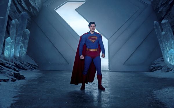 -Superman-mit-verletzlichem-Mann-aus-Stahl