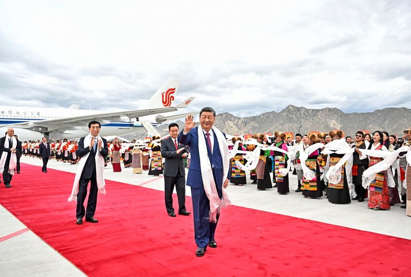 Wasser und der Dalai Lama führen Xi Jinping nach Tibet