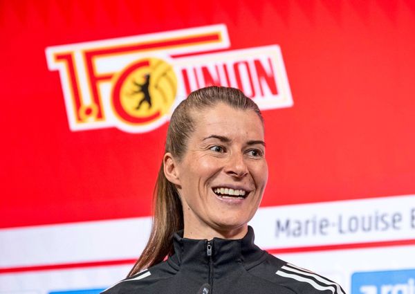 Die-Fu-ballg-ttin-von-K-penick-Marie-Louise-Eta-vor-historischem-Deb-t