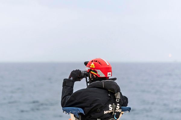 K-stenwache-rettete-nach-Schiffbruch-vor-Libyen-32-berlebende-barg-zwei-Leichen