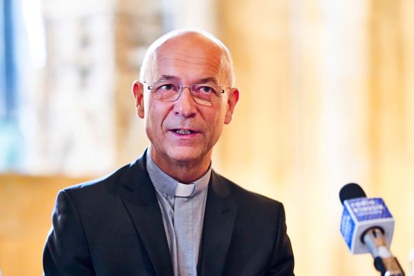 Toni-Faber-mit-dem-Gef-hrt-Gottes-Beichten-leicht-gemacht-im-Blattsalat-