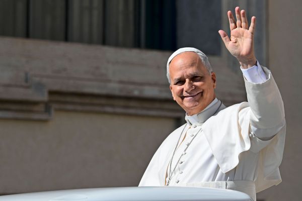Papst-ernennt-illegal-Eingewanderten-zum-Bischof-in-Trump-Hochburg