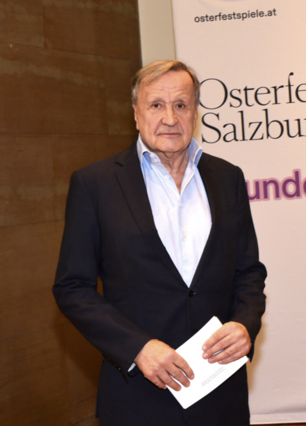 Osterfestspiele-Salzburg-mit-einem-Rheingold-auf-wei-em-Blatt-