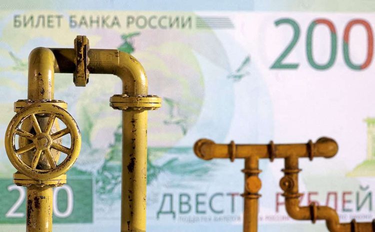 Russisches Gas ist eine zentrale Waffe Moskaus gegen Kiew (Fotomontage mit Pipeline und Rubel-Geldschein).
