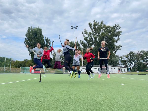 Eine-wahre-Achterbahnfahrt-125-Jahre-Hockey-im-Wiener-Prater