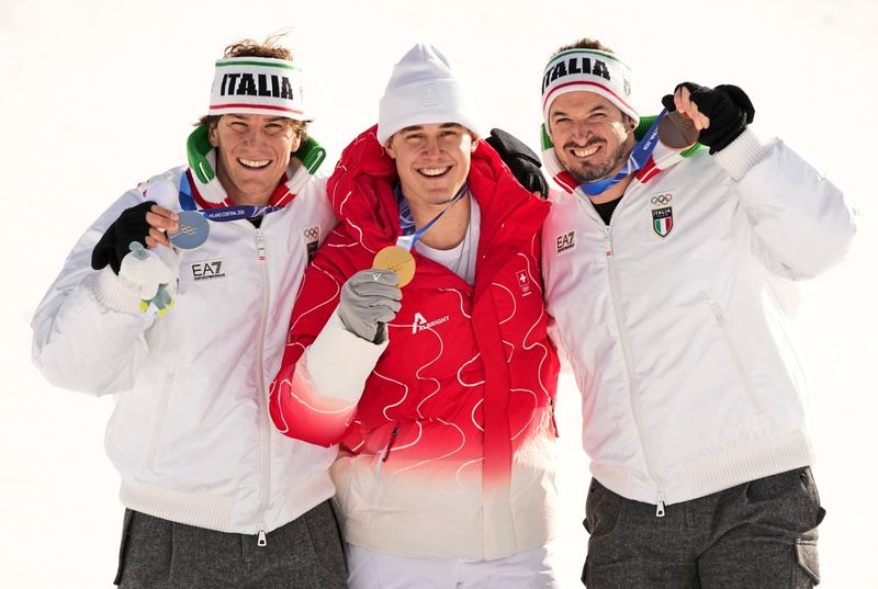 Abfahrtsgold für von Allmen, Blech für Skispringerin Eder: Das war Olympia-Tag eins