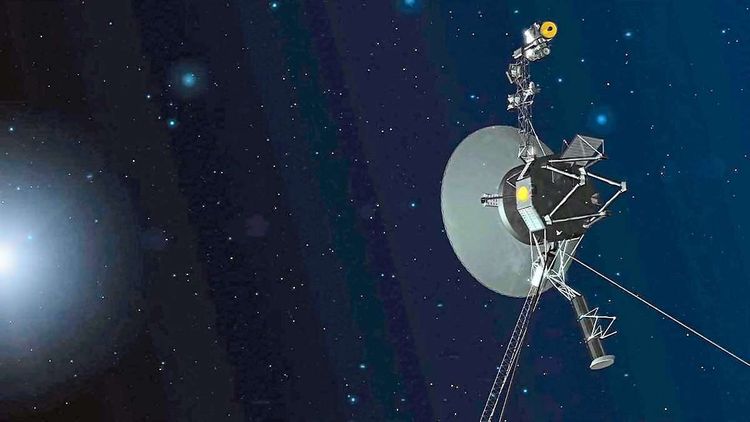 Die Voyager-Sonde mit Spiegel und Antennen. Links ein heller Punkt, der die ferne Sonne darstellt.