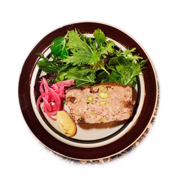 Zum-Wein-gut-Elli-Kubienas-K-che-in-der-Rundbar