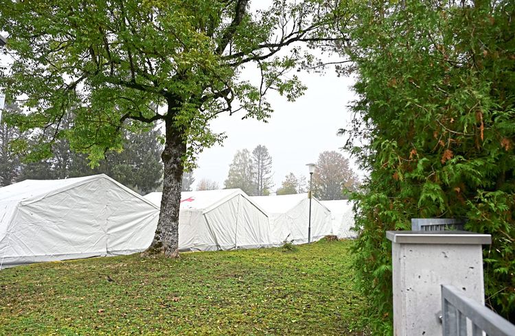 Flüchtlingszelte in St. Georgen im Attergau